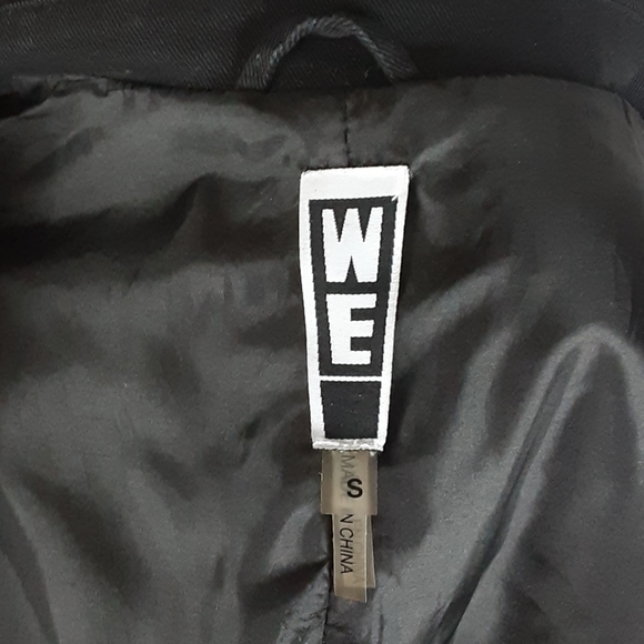 WE Floral Embroidered Black Jacket EUC - Picture 15 of 16